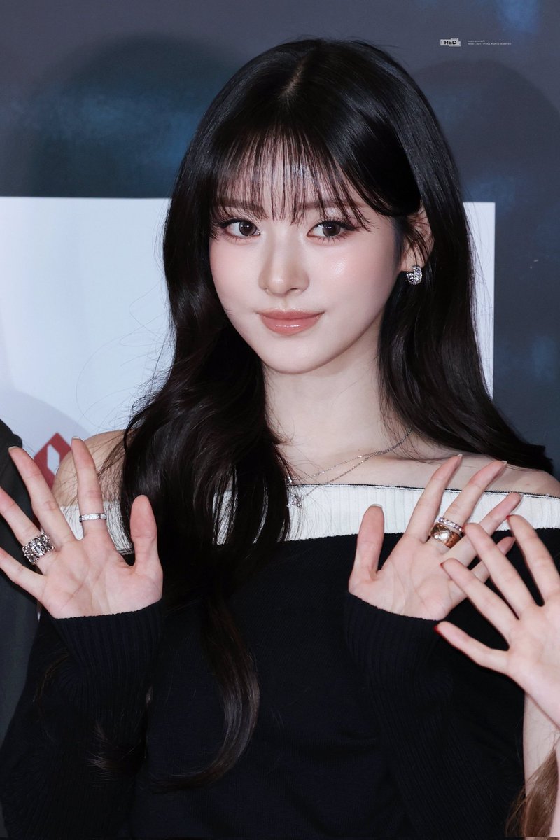 살목지 VIP Premiere 🖤 #ANNA #안나 #アンナ #田中杏奈 #MEOVV #미야