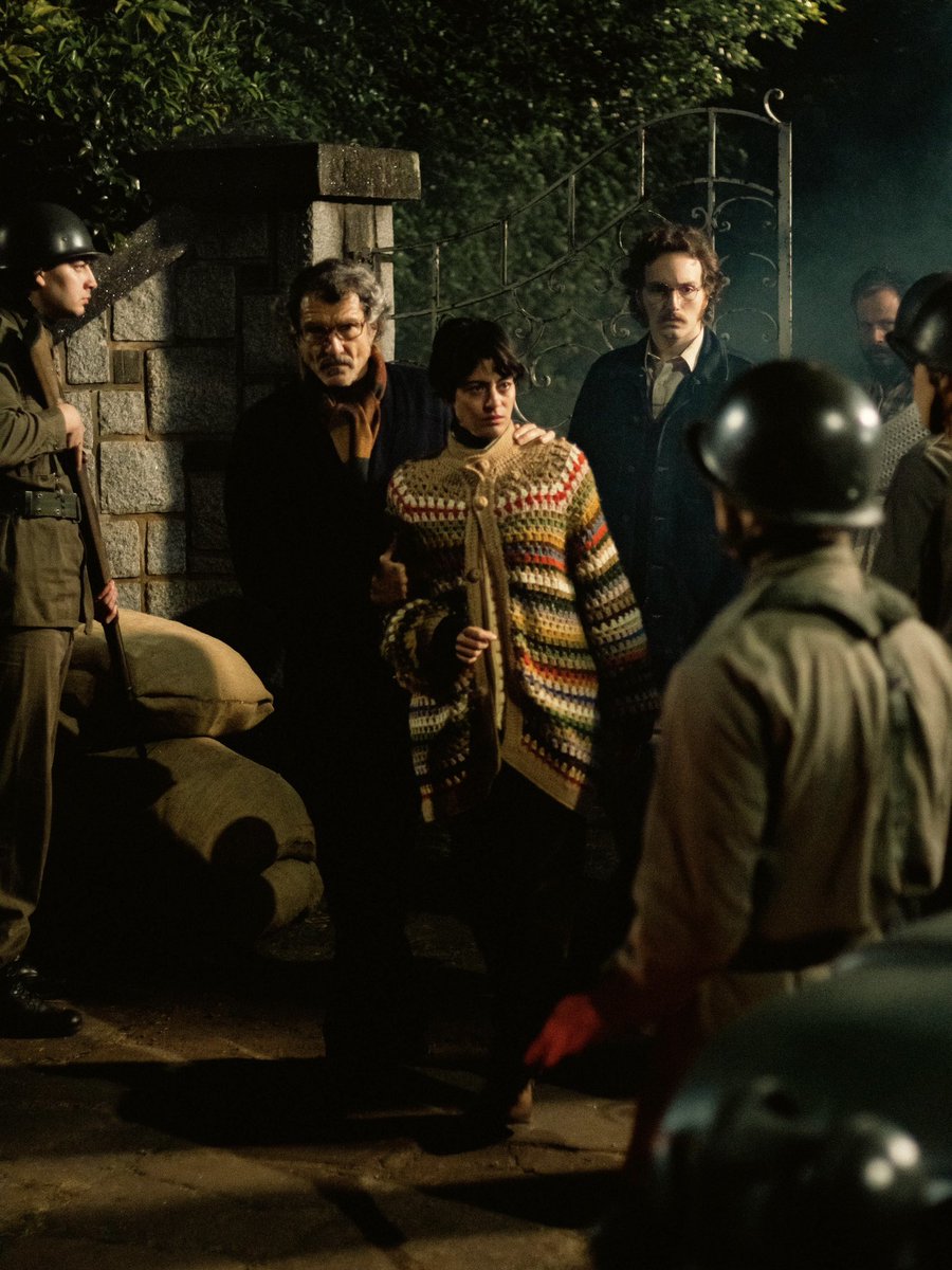 * Carol Castro * tweet media