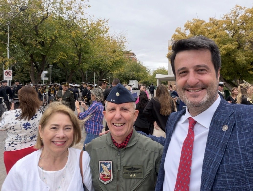 JoseVidelaSaenz's tweet photo. Hoy conmemoramos a los veteranos y caídos en la guerra de Malvinas, hombres que con honor y patriotismo defendieron una causa noble y justa como la soberanía de nuestras Islas. ¡Honor y Gloria a los Caídos y Veteranos de la guerra de Malvinas! ¡Las MALVINAS son ARGENTINAS !!!! https://t.co/uMasZ46AW9