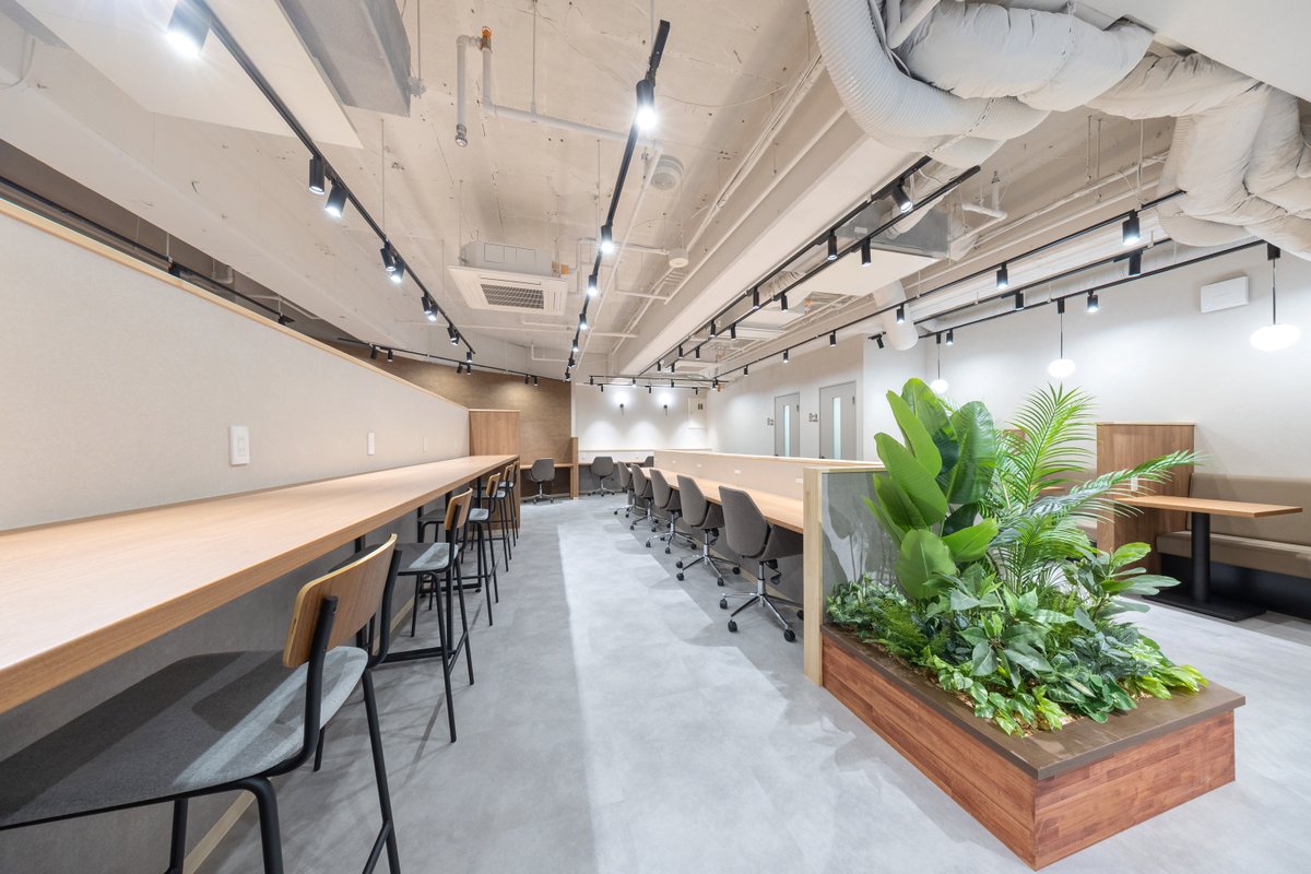 OFFICE_PASS's tweet photo. ＼NIKKEI OFFICE PASS 新規ワークスペース情報／

北浜駅か���徒歩4分の「BIZcomfort北浜」がご利用いただけるようになりました！
https://t.co/2nyJMD1Hqr

食事やWEB会議もできるカフェブース、しっかり集中できるワークブースと、用途に合わせてゾーニングされているため快適です。 https://t.co/lIhsFrxkNC