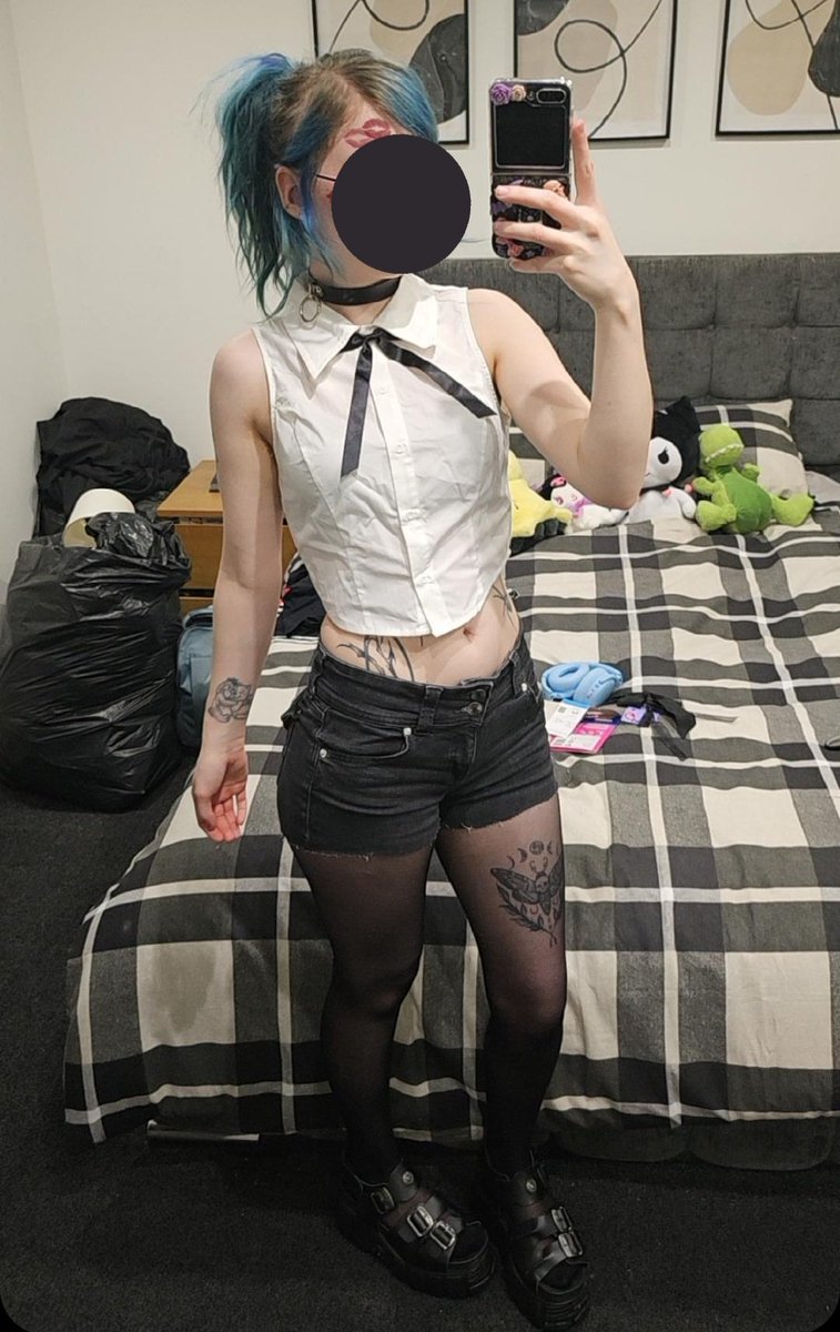 roseasweird's tweet photo. Guys I wanna go to a con as reze, however don't rlly have the money to be going 💀 but!! how do I look? #reze https://t.co/FR5ysKGM3V