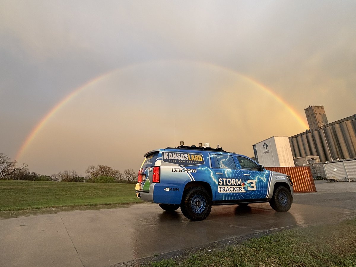 JackmanWx's tweet photo. Rainbows in Arkansas City after the storms moved through! 

@KSNNews @LisaTeachman @TheTireStore #kswx @KSNStormTrack3 https://t.co/d8vtUyUb6f https://t.co/zRjjweI69y