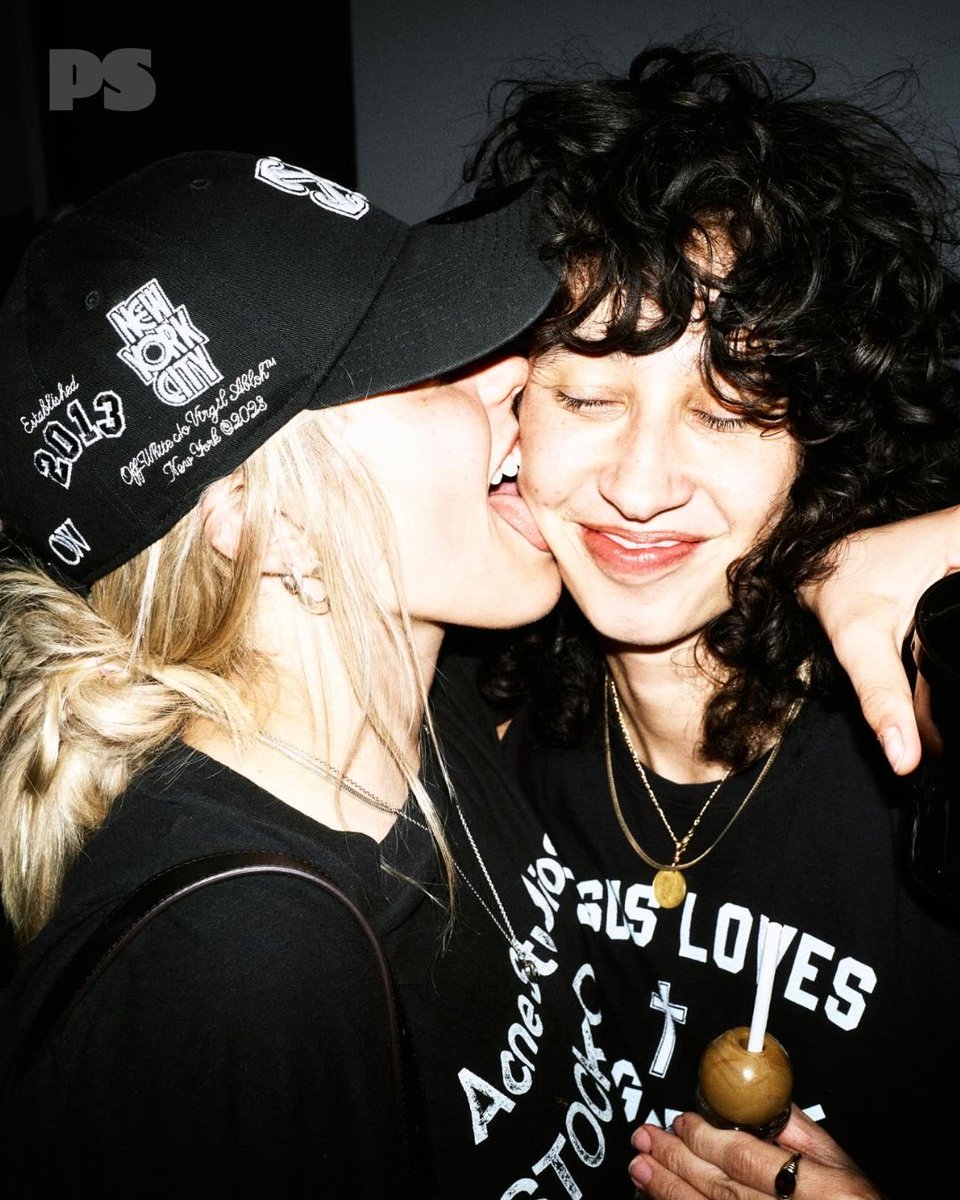 bella ★ MET RENEÉ tweet media