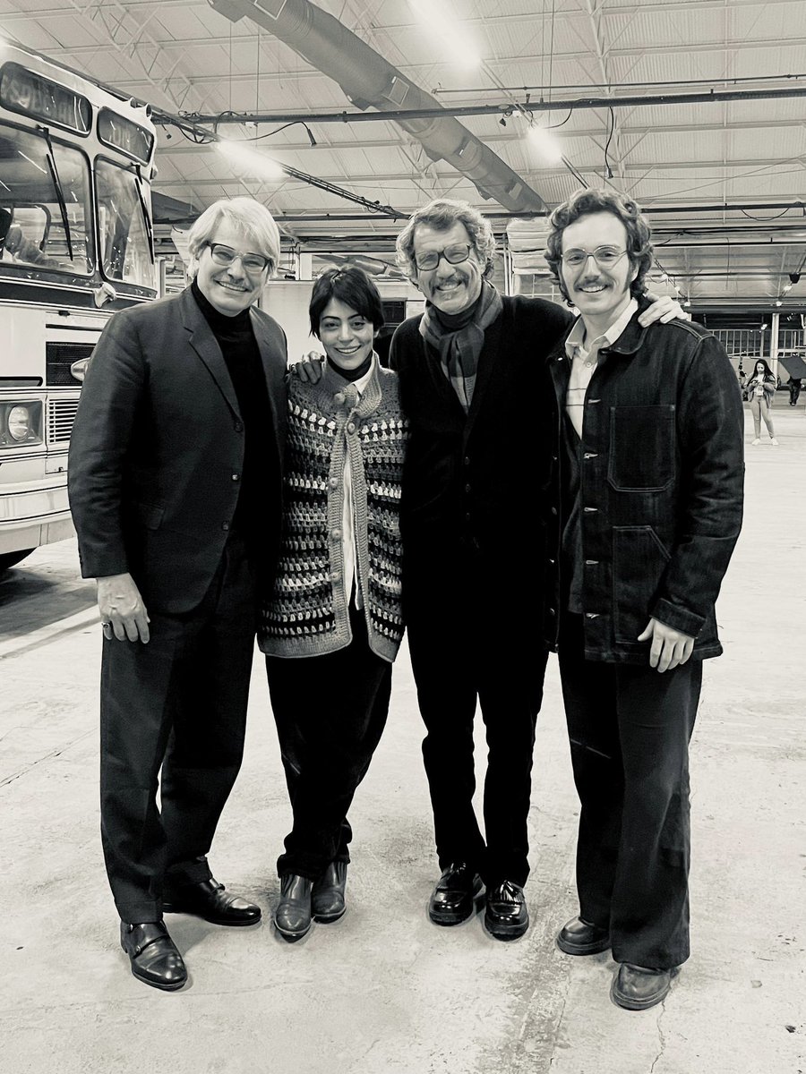 * Carol Castro * tweet media