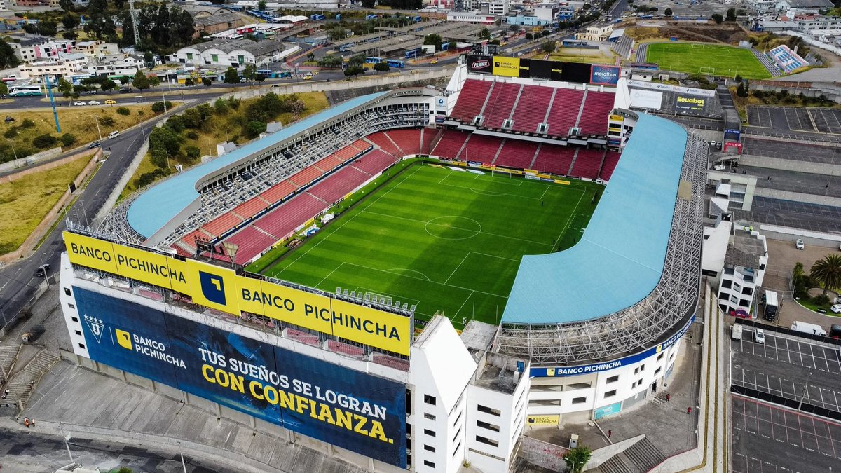 FBRadio1's tweet photo. Al estadio con #FBRadio 🔴⚪️

Acompañando a #LDU en su partido contra #BSC.

Participa por entradas comentando este post con el #FBRadioConLaU y con la frase secreta de nuestro programa #LaFrecuencia de mano de @CESAR_RADIO.  

*Para ganar debes ser un seguidor de nuestra página oficial de X 
*Sorteo el día Jueves 02 de Abril 2026 en el programa de FB Deportes a las 11:45am