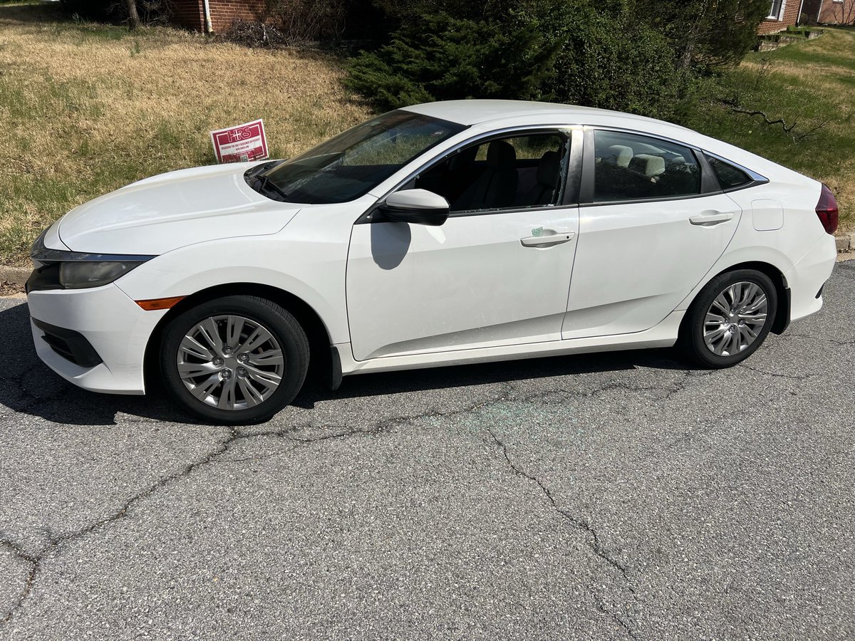TimReidReporter's tweet photo. POLICE INVESTIGATE RASH OF CAR BREAK IN CASES IN COLLEGE PARK, MD-A number of vehicles in the College Park Estates community were vandalized thieves shattered windows to steal valuables.  Police urge residents to lock car doors and not leave valuables inside cars 
@DCNewsNow https://t.co/o2LyBESklA