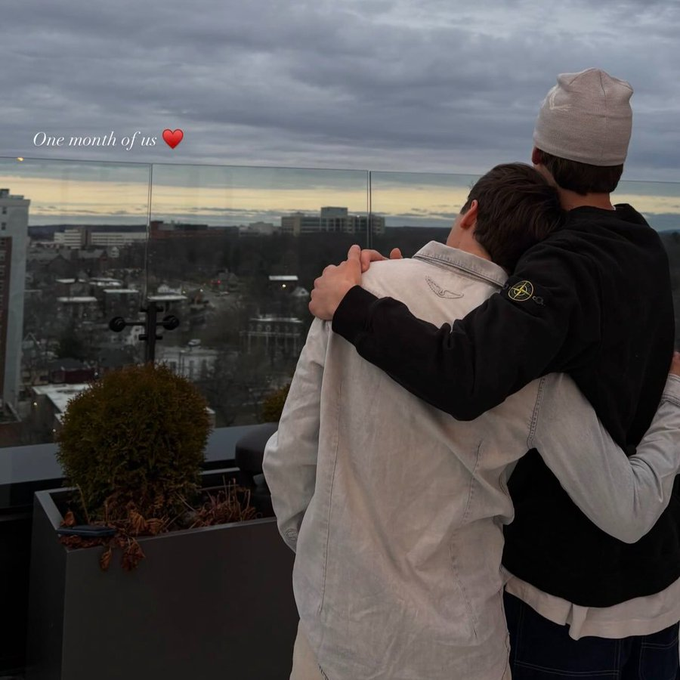 hangmanhive's tweet photo. i wish i was delusional enough to stay in this high 😔but knowing its april fools.. my brain is not letting me😔
this is the one day you cant afford to be delusional 😔goodbye noah schnapp bf hardlaunch. i need to see you again to know you were real 😔
#IDONTBELIEVE #BUTIWANTTO https://t.co/9vDxooGT9m