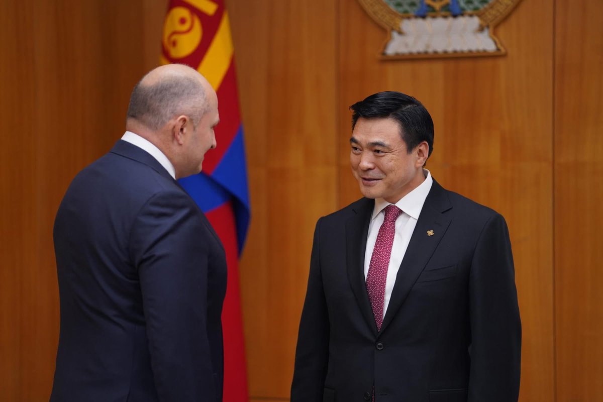 Оюунчимэг tweet media