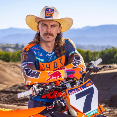 FuelUniverseTV's tweet photo. Aaron Plessinger se perdería el resto del Supercross
LINK ➡️ ||| https://t.co/NMBsT9xOL4 |||
#AMA #SX #Supercross #AaronPlessinger #KTM #GatoMotos #FuelUniverse https://t.co/04Z9Eo2lH6
