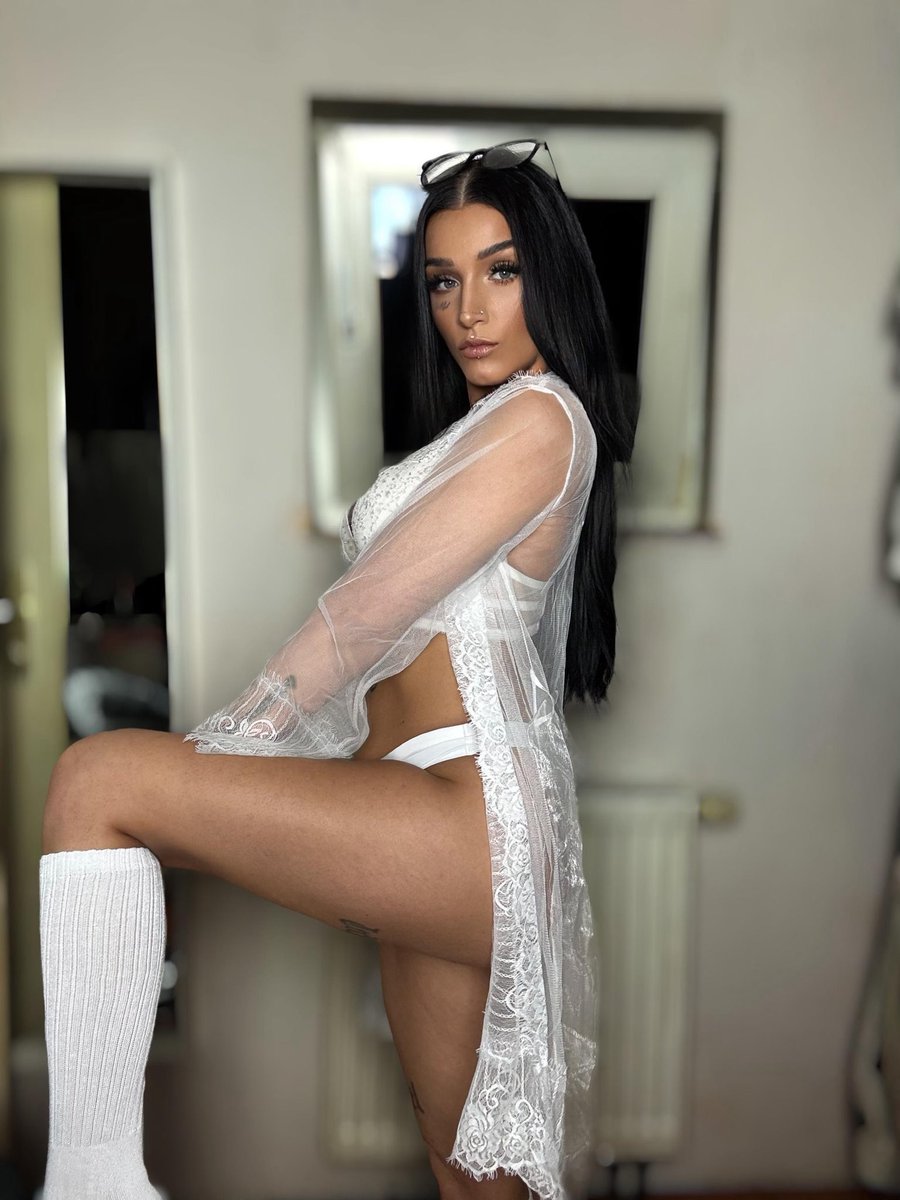 _goddessvivi's tweet photo. Und dein Job? Der ist doch klar, oder? 😉
Die Rechnung geht auf 🫵🏼 also fang schon mal an zu

#findom #slave #femboy #Paypig #bm #blackmai https://t.co/51fuq3AtiH