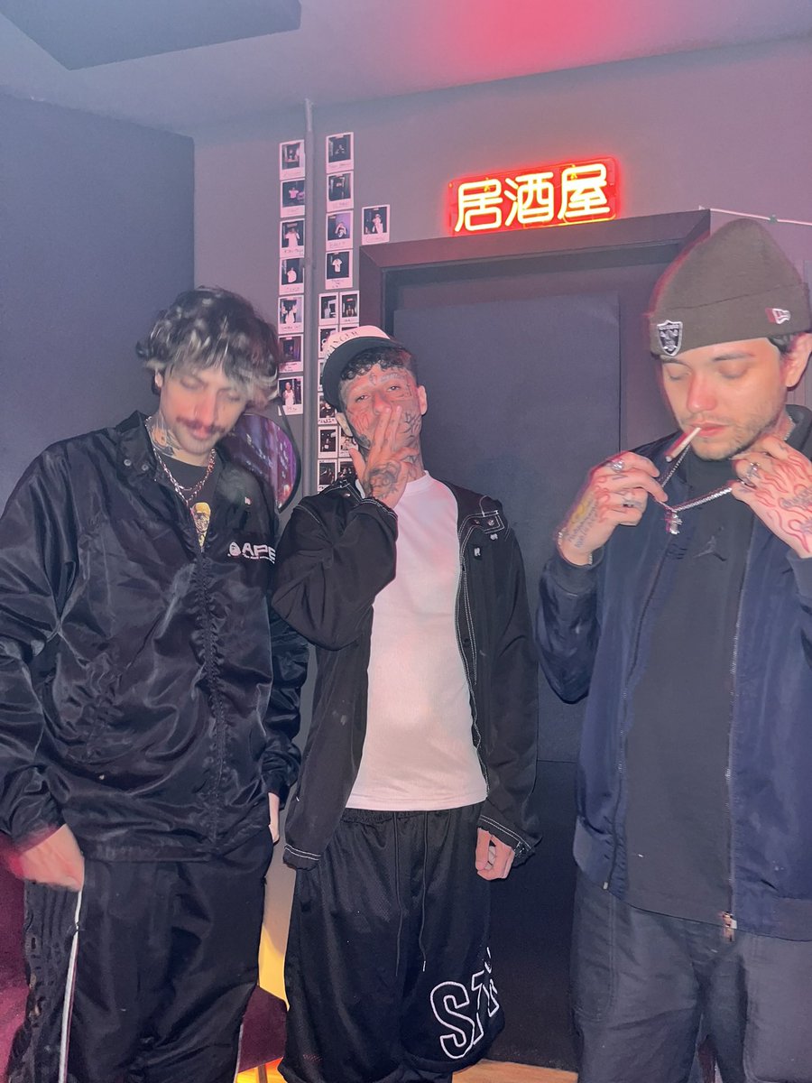 Fizemo 2 bomba ontem
Uma pro meu álbum e outra surpresa p vcs !!!!