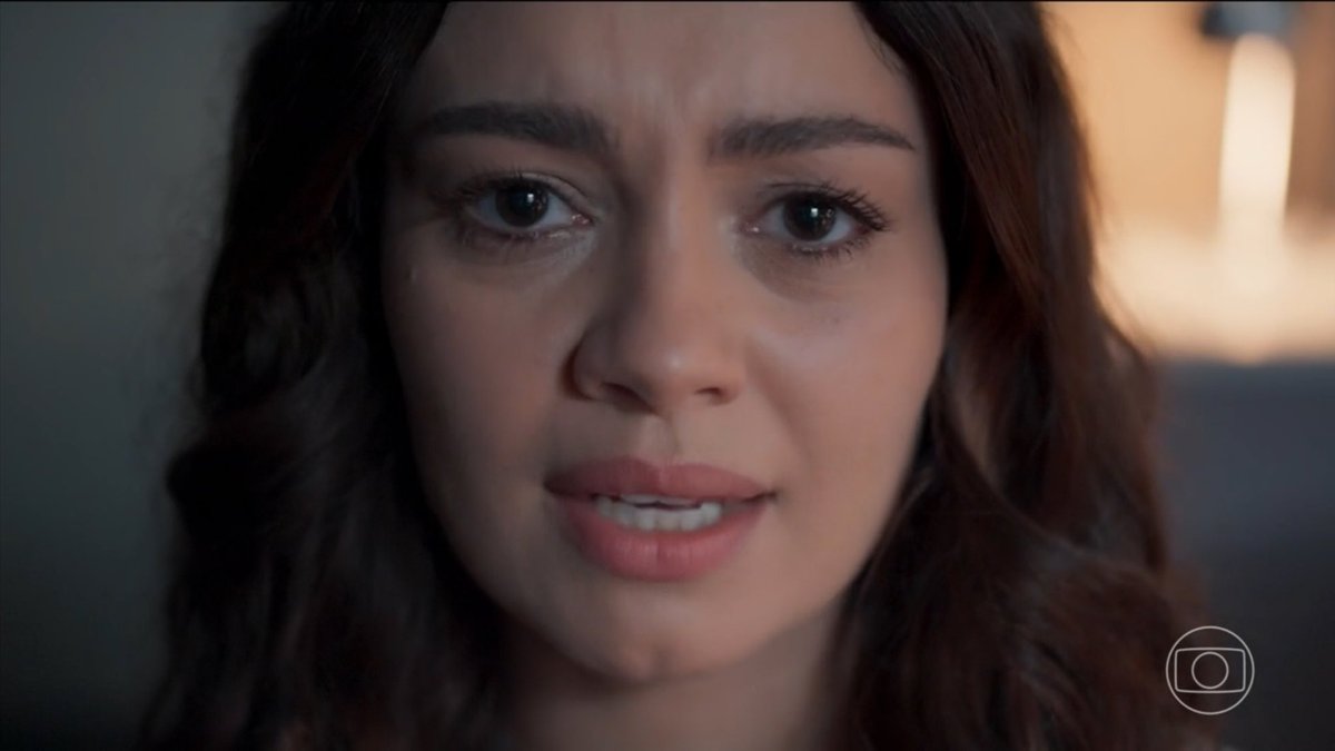 caroline paes. tweet media