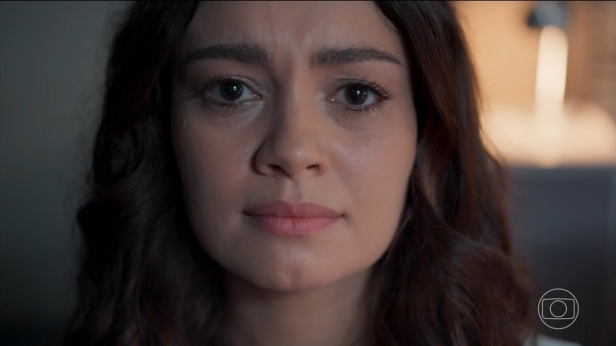 caroline paes. tweet media