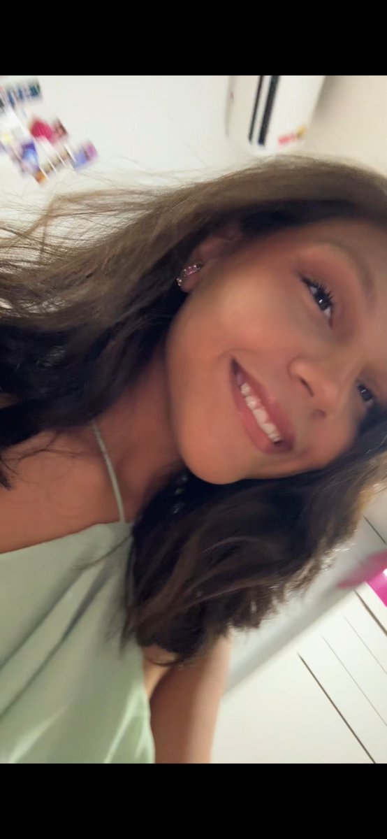 Sofi VAI VER O SKZ DNV tweet media