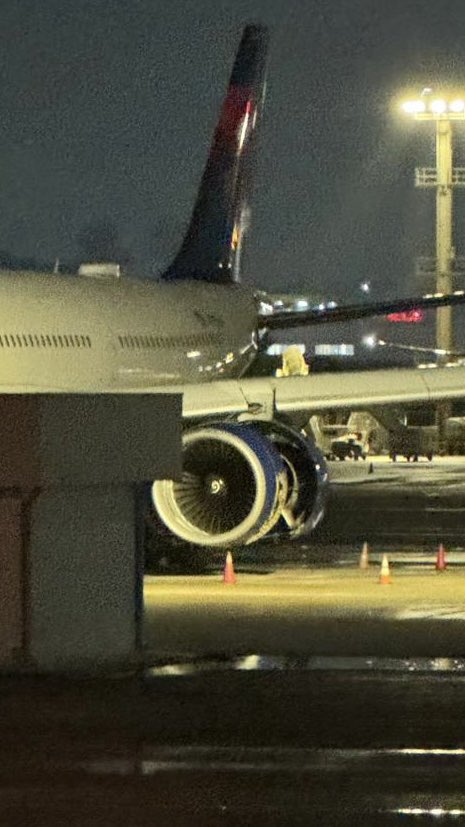 jorgeauge's tweet photo. @aviationbrk Tonight at GRU https://t.co/KGjFkPv2b8