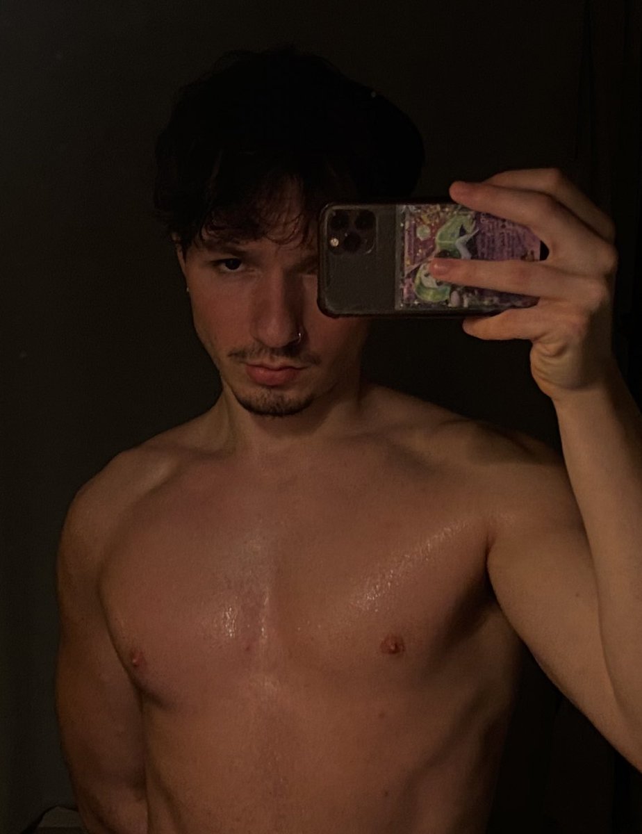 ethan 💋 tweet media