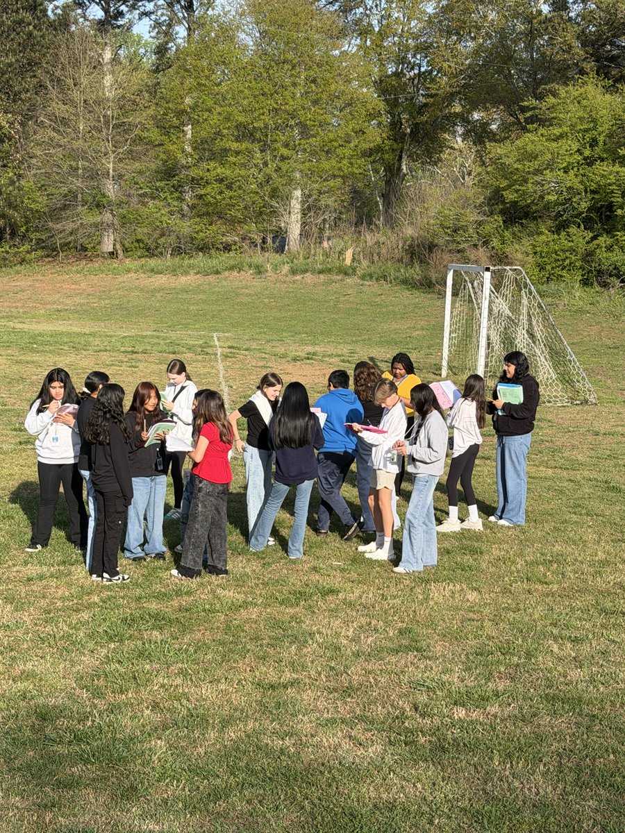 West Hall Middle tweet media