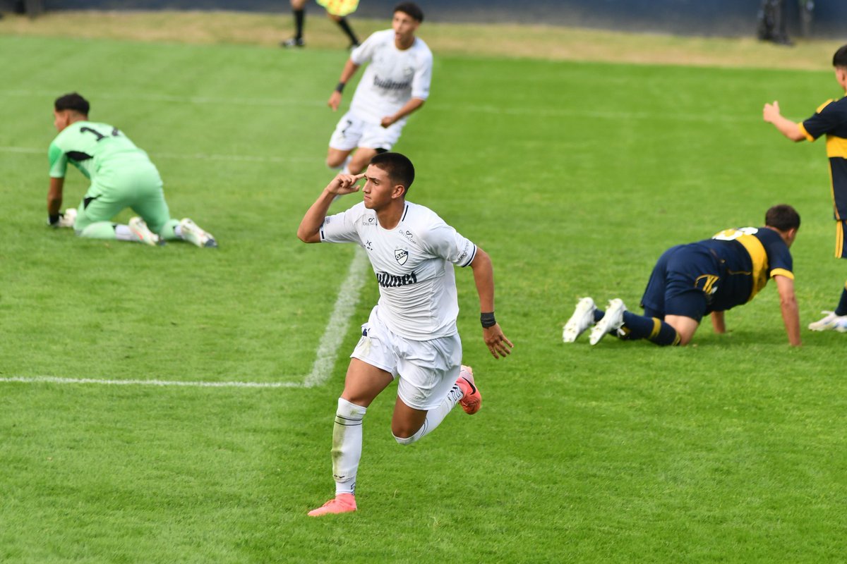 Out Of Context Quilmes tweet media