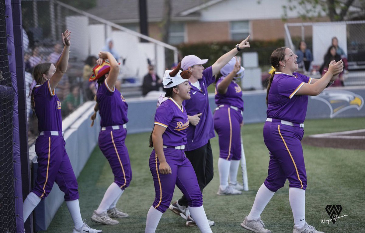 rhs_eagleSB's tweet photo. Nights at the birdhouse 🦅

#FAMILY https://t.co/70lrshxPGj