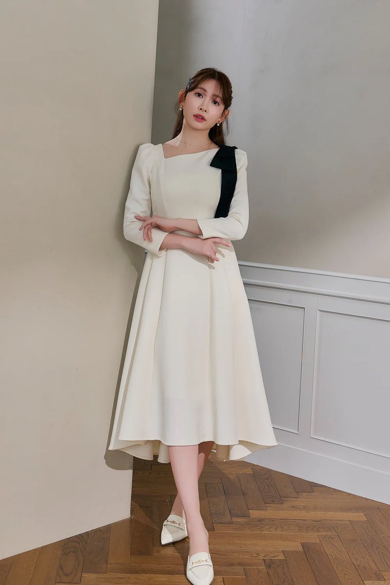 lilithblog's tweet photo. Fiorella Ribbon Dress

これはMサイズでもウエストぱつぱつなった！
スカートの前が短くて
ふくらはぎ見せたくない民だけど
Mなら太いところギリギリ見えない丈

試着はネイビーで白リボン目立って可愛かった
白は着てないけど、着膨れするかも

ウエスト問題と着てくとこない問題で保留

#herlipto https://t.co/AgbTVeAnAe