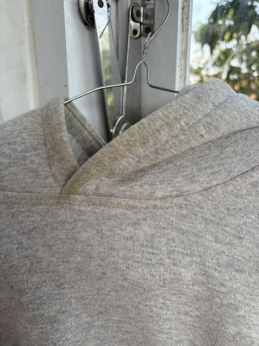 curavail's tweet photo. WTS HOODIE Z*RA 

✅Ori
✅Masih aman
✅Bisa via oren🍊
💰150K (nego bole kok)
❌Minusnya kotor bagian leher, jadi butuh extra cuci aja

#zonauang #zonajajan #wts #preloved https://t.co/esZgqIKpjB