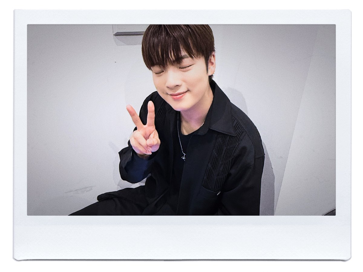 GHOST9OFFICIAL's tweet photo. [📸]

𝘽𝙖𝙘𝙠𝙨𝙩𝙖𝙜𝙚 𝙨𝙝𝙤𝙩❗#𝟰
ㄴ 가짜 사랑 아니고 준성이는 진짜 사랑

#GHOST9 #고스트나인
#CHOIJUNSEONG #최준성 https://t.co/q185lFGulm