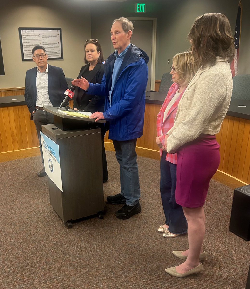 Ron Wyden tweet media