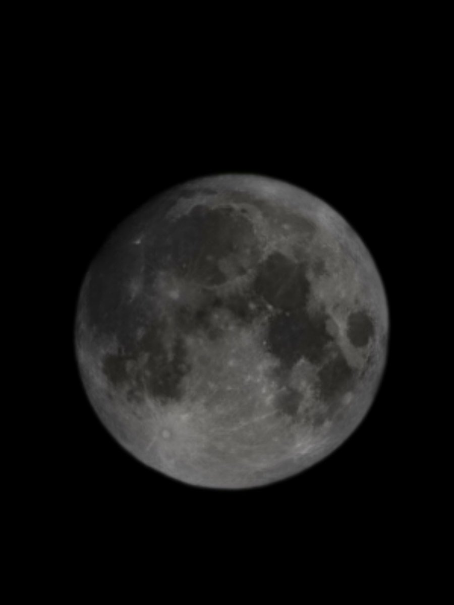 tronsworldinc's tweet photo. Moon pictures 1 day apart...

Pic 1 yesterday.

Pic 2. Now (the next day)

Favorite? ❤️ 🌙 🌚 🌔 🌕 🌖 🌛 

#PinkSuperMoon 💖 https://t.co/p7aDqxH4CU