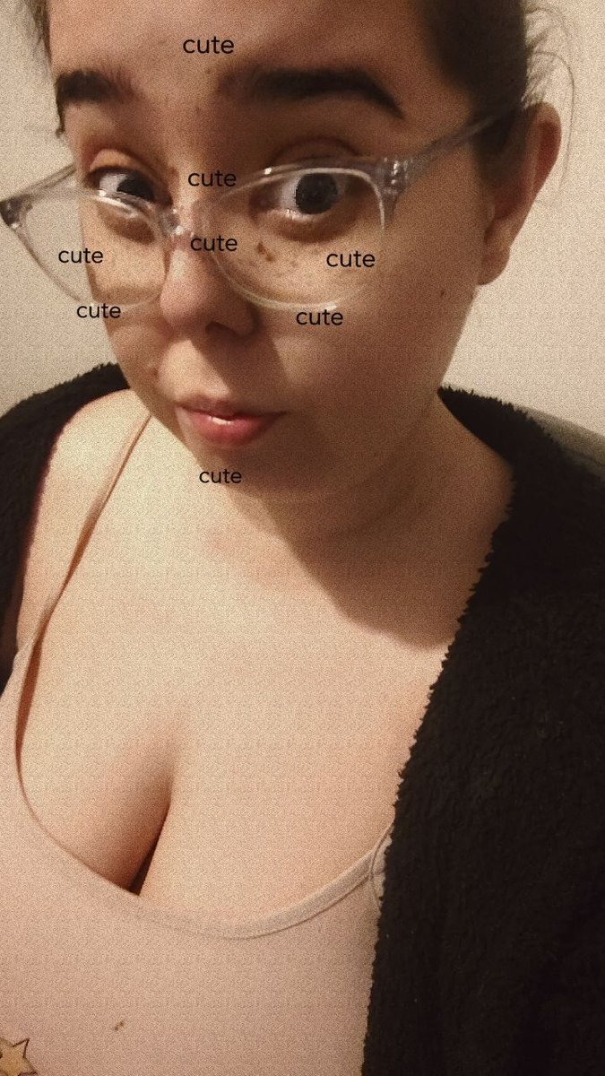 Gr3enbean1's tweet photo. Any REAL piggies out there 😝

#findom #paypig #humanATM #footfetısh #finacialdomination #finsub https://t.co/bzKnoskJSo