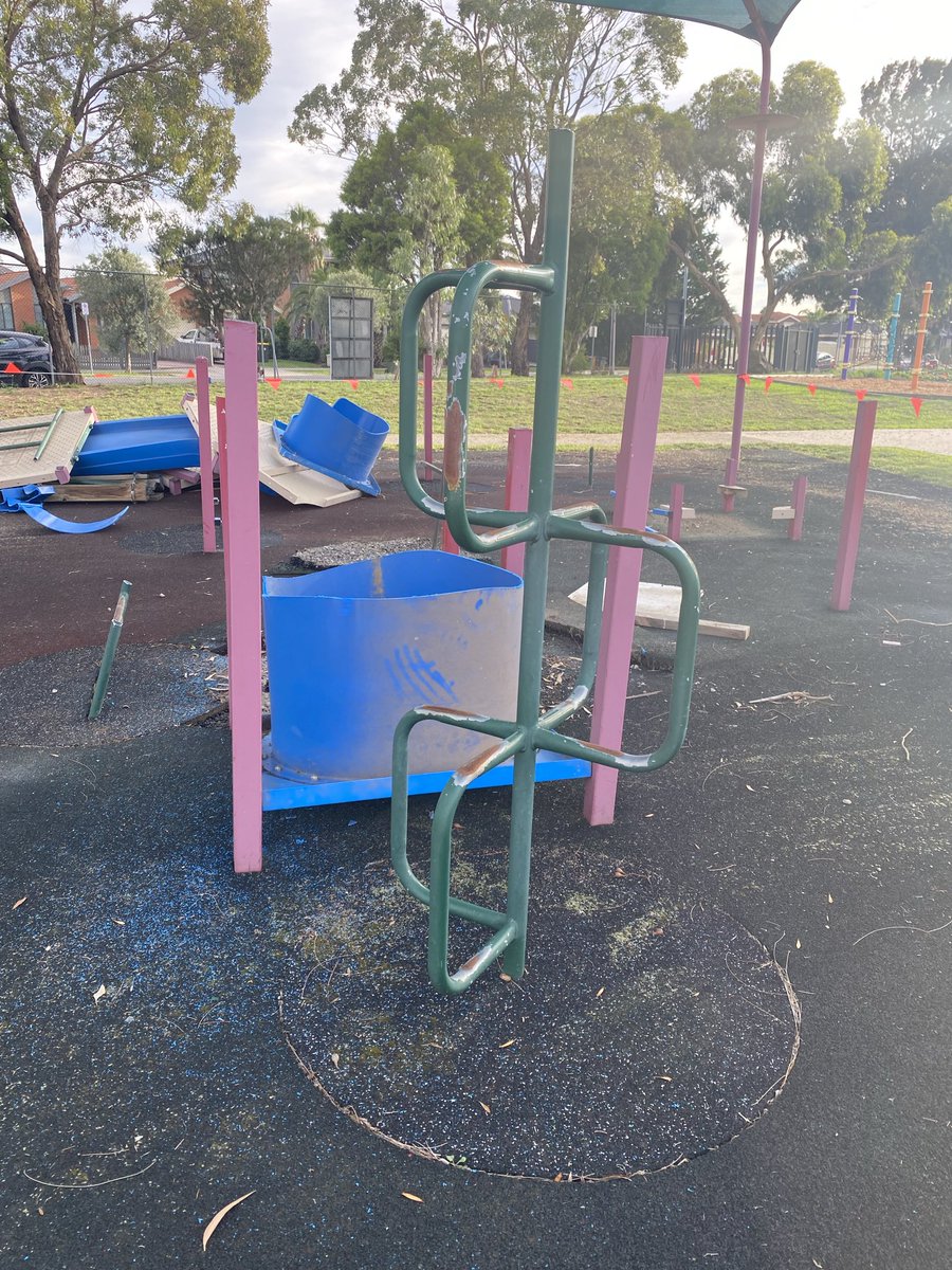 MonmiaPS tweet media