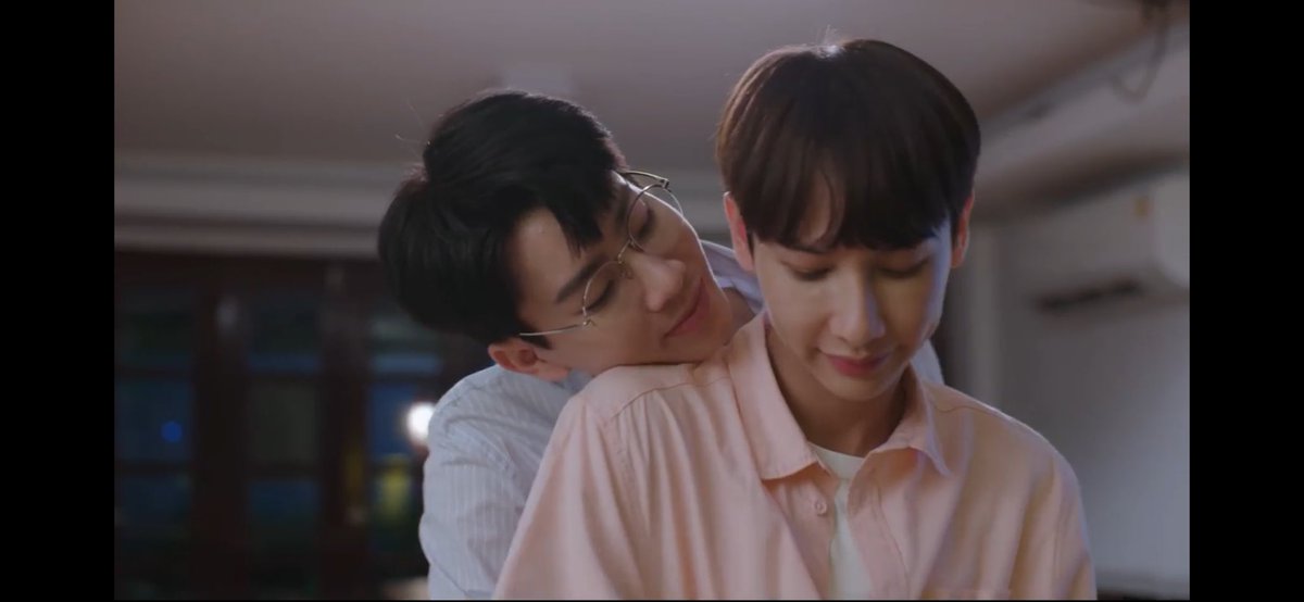 Ilive4rYaoiiii's tweet photo. I finally have the courage to watch the final ep of #CookingCrush 😩😍😊 This is one of my fave series of #OffGun bec cooking is somehow close to our hearts as #Babiis 💚 We all know that Gun is fascinated with cooking while Off is always the one who will critic Gun’s cooking. https://t.co/3RirZnYiAH
