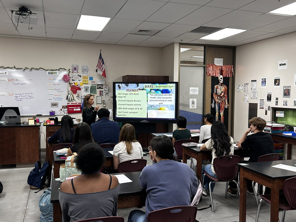 ᖇOᗷ ᖇOᗷᒪEᗪO tweet media