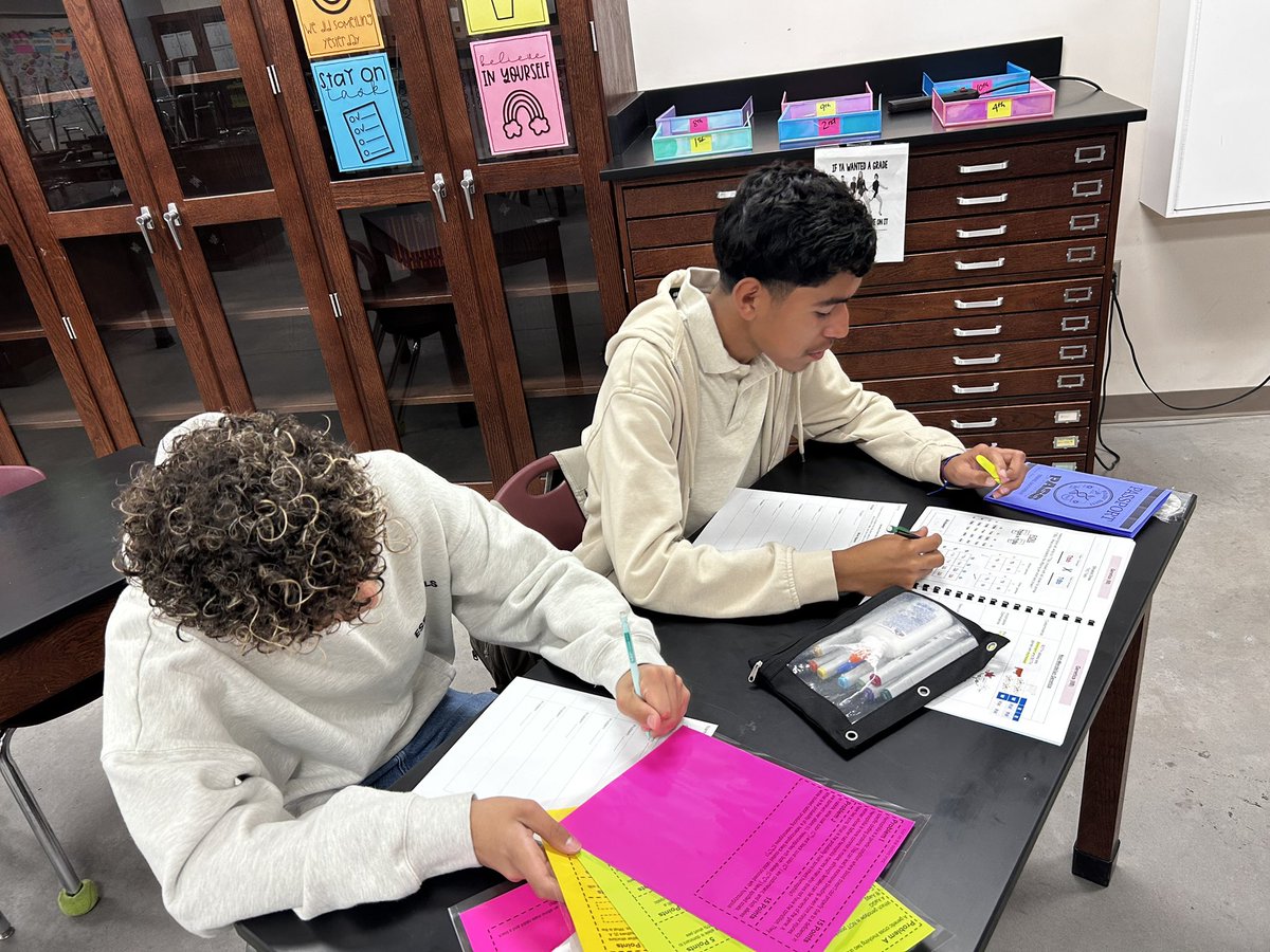 ᖇOᗷ ᖇOᗷᒪEᗪO tweet media