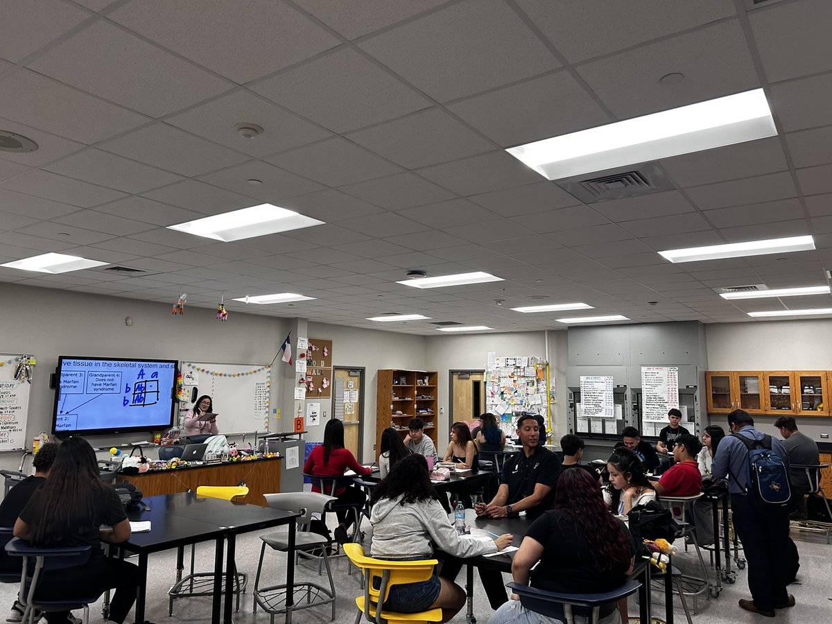 ᖇOᗷ ᖇOᗷᒪEᗪO tweet media