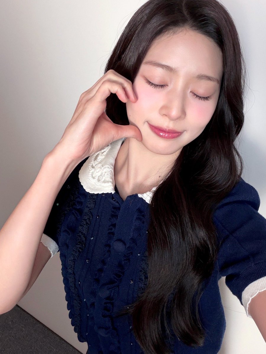 Kim Minju Updates tweet media