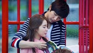 Natamarsol's tweet image. #QueenInHyunsMan Las cabinas telefónicas
#TwinklingWatermelon las sandias 
#ChicagoTypewriter maquinas antiguas de escribir
#SecretGarden Capuchinos y trajes con lentejuelas