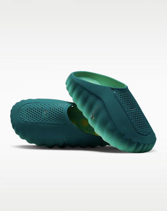 SnkrsStock's tweet photo. Ad: Nike Mind Collection drops tomorrow at 7am PT/10an ET via Nike US

-001 Pregame Mules

-Geode Teal https://t.co/ttENBvCTuW

-University red https://t.co/TYyfHf2Kdm

-Hyper Crimson
M https://t.co/xbeW7aMjX7
W https://t.co/llxgXoAjF4

- WMNS 002 'Hyper Crimson'
W https://t.co/OZseL1d4UL