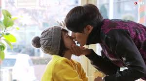 Natamarsol's tweet image. #QueenInHyunsMan Las cabinas telefónicas
#TwinklingWatermelon las sandias 
#ChicagoTypewriter maquinas antiguas de escribir
#SecretGarden Capuchinos y trajes con lentejuelas
