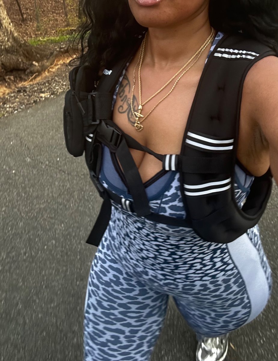PlantBasedNe's tweet photo. Walking with a weighted vest 10/10
⭐️⭐️⭐️⭐️⭐️ https://t.co/nhqxfGTBcX