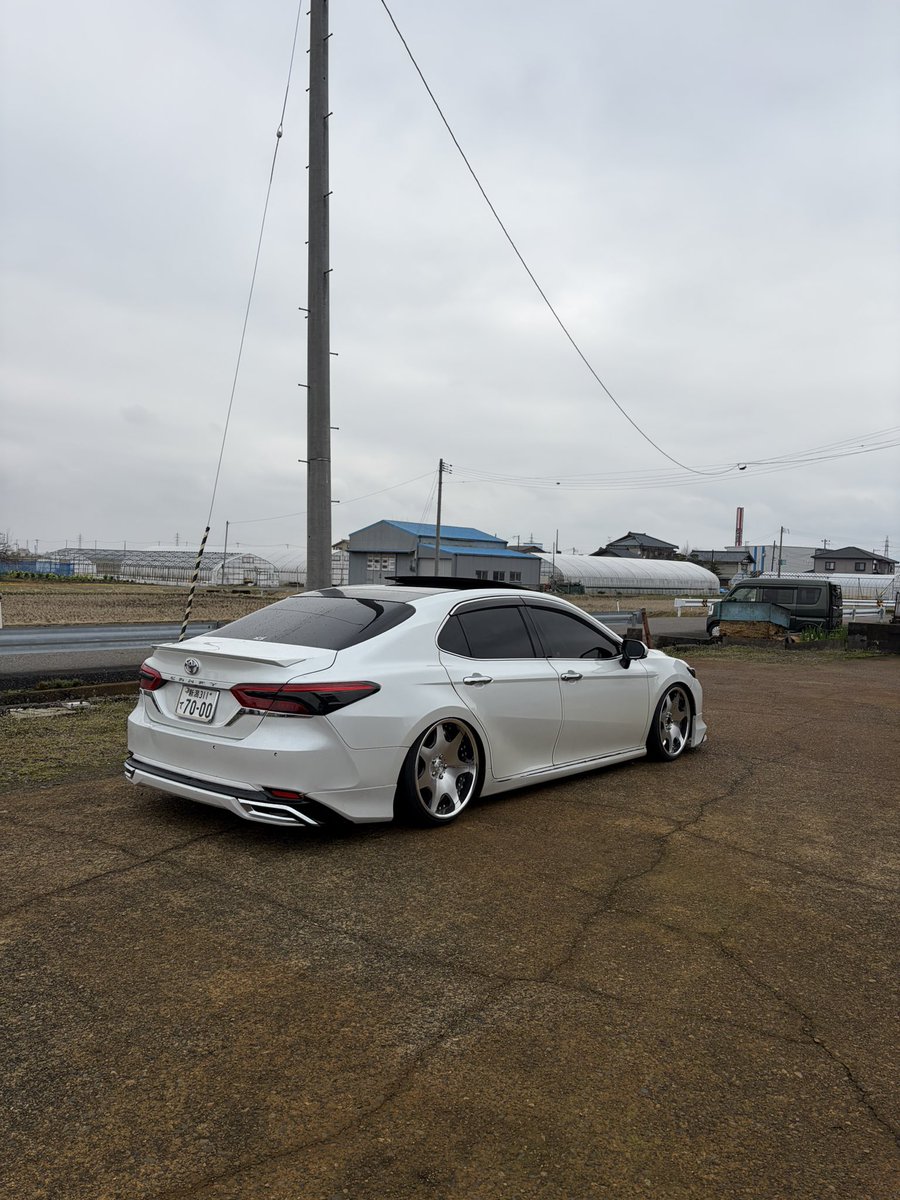ORT43850102's tweet photo. この年代の車には履いちゃ行けないようなホイールはいちゃいました笑 https://t.co/wIjmT8Z03e