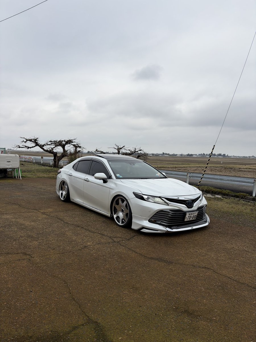 ORT43850102's tweet photo. この年代の車には履いちゃ行けないようなホイールはいちゃいました笑 https://t.co/wIjmT8Z03e