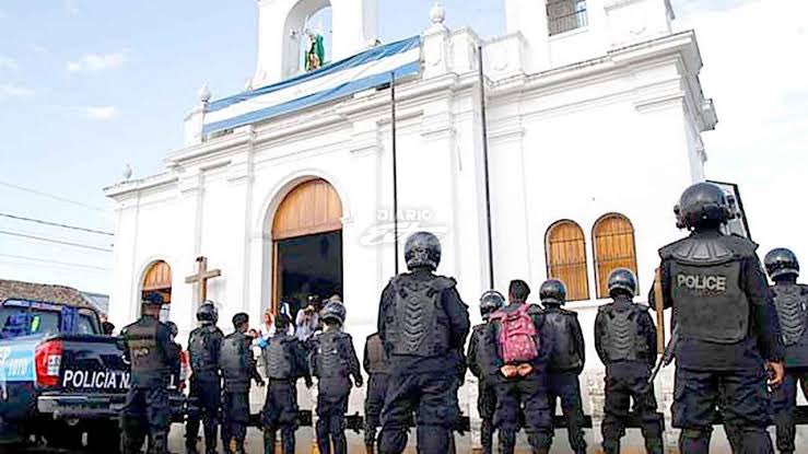 El régimen de Ortega y Murillo pretende sostener, mediante un comunicado, que existe libertad religiosa en #Nicaragua. La realidad es otra: la Iglesia enfrenta restricciones incluso en una fecha central como la #SemanaSanta.