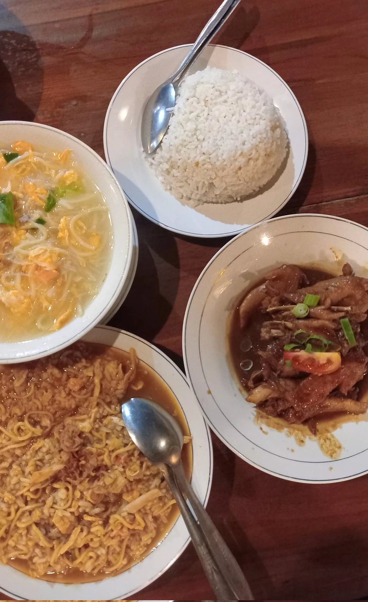 📍bakmi mas joyo
bisa jadi pilihan kalo bingung mau makan makan bareng sama keluarga. menunya per bakmi jawaan sama ada rica rica ayam. ini deket banget sama stadion maguwoharjo jadi ngga bakal susah nyari tempatnya 😋😋