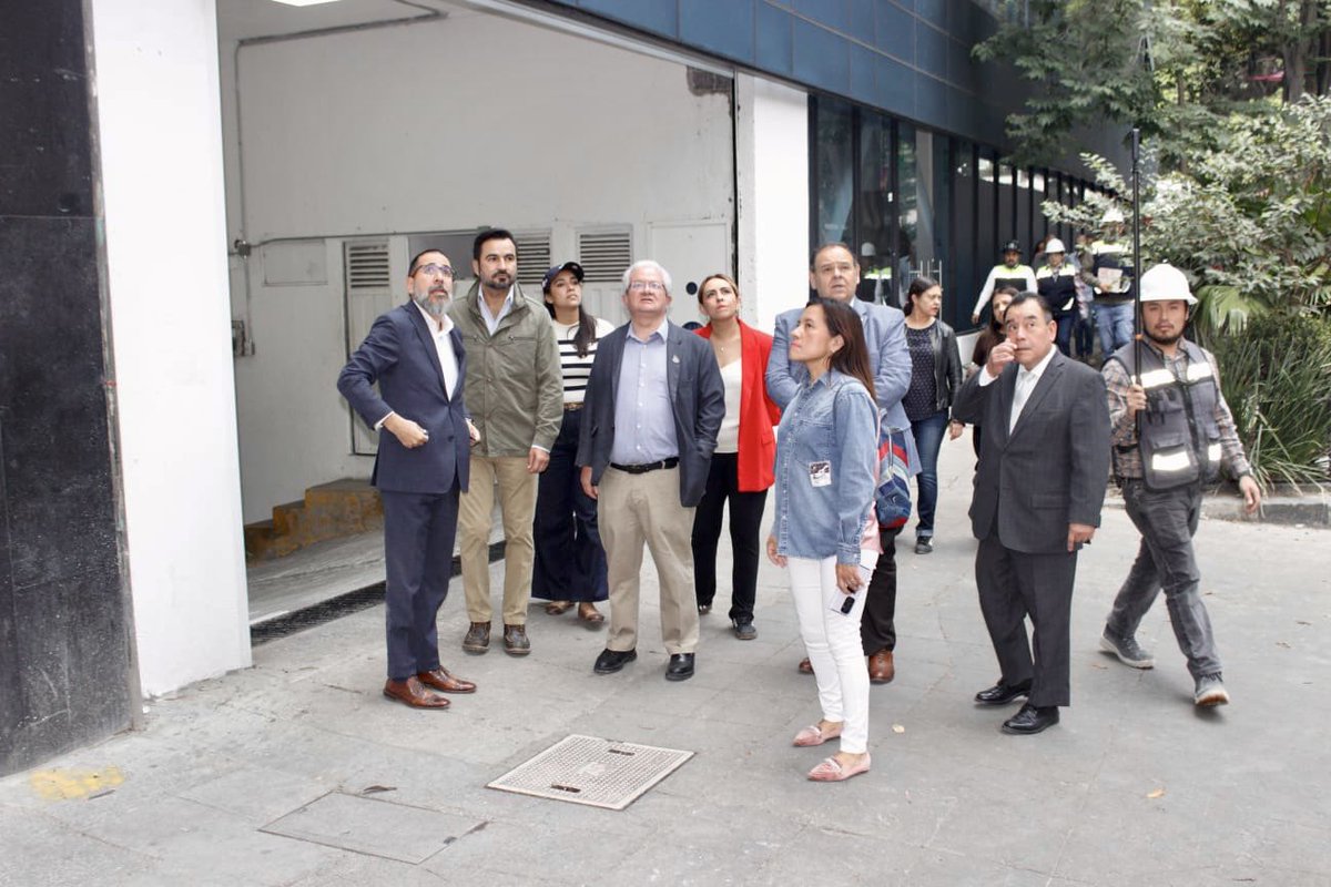 MetropolisCDMX's tweet image. El equipo de #Metrópolis, encabezado por nuestro secretario @PabloYanesRizo , supervisó los avances del Plan Maestro Zona Rosa, que busca recuperar la belleza del barrio, mejorar la seguridad y la experiencia urbana.
🧵 (1/3)