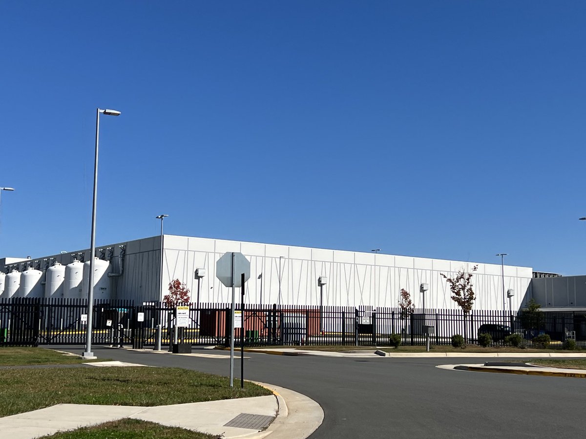 NTS 👑🐝 tweet media