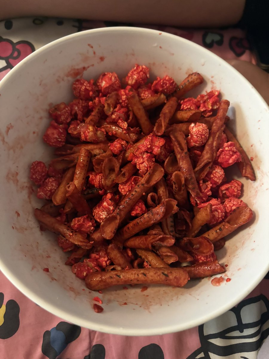 megan ★ tweet media