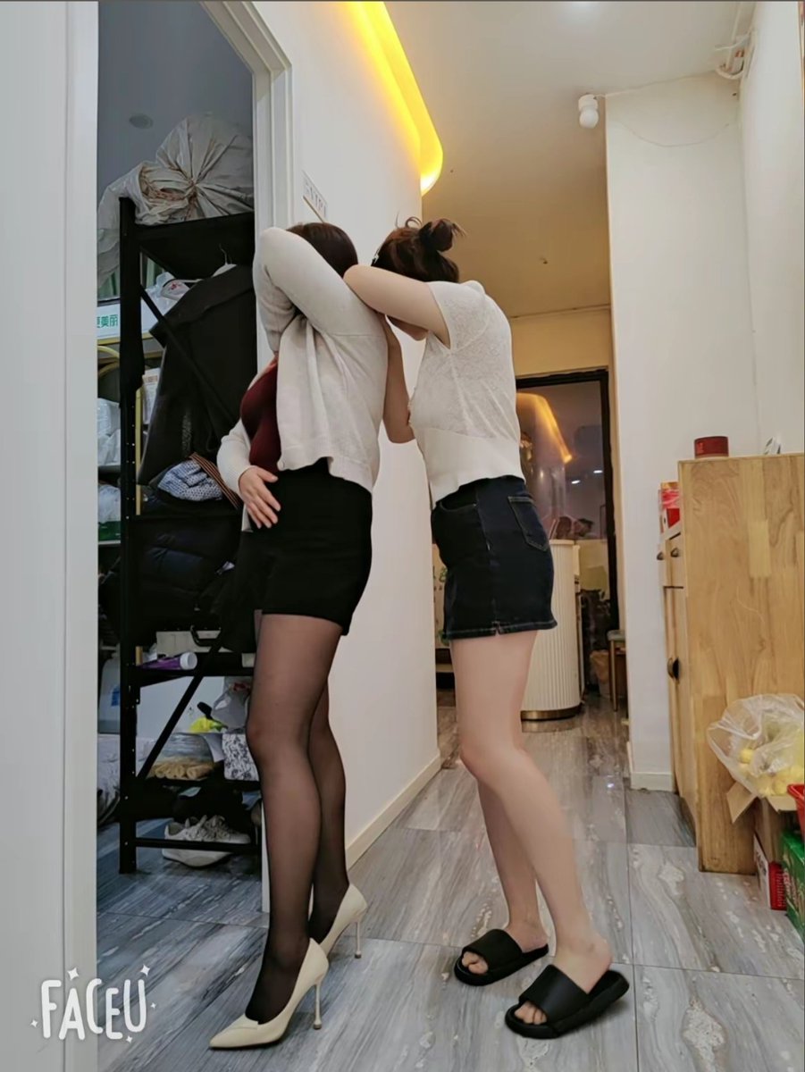 猜猜哪个是妈妈👩🏻 https://t.co/8S5dDCzG5s