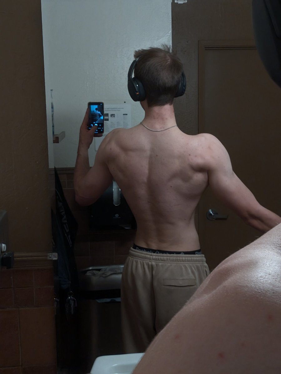 ⟨⟨⟨ 𝙈𝙊𝙊𝙉 𝙏𝙃𝙀 𝙁𝙊𝙇𝙁 ⟩⟩⟩ tweet media