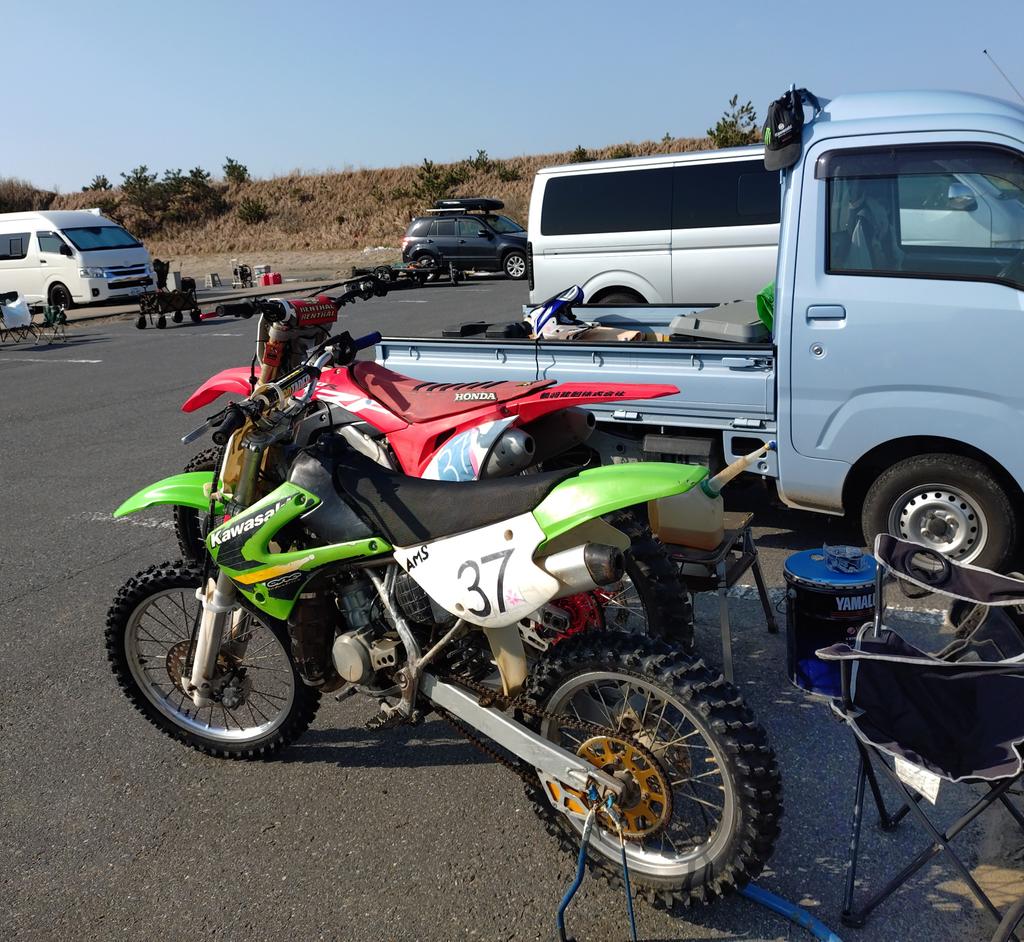 chinchicrin36's tweet photo. ☀Last month,  Motorcycle Beach Race Competition was held at Nikkahama in Kamisu City.🌊🏍

 I didn't panic.😵‍💫👻😎
＃Sanpani🙃
I enjoyed the beach.🌊♪

I could run without injury thanks to everyone. 😌

#AMS 🌸 #YAMAHA  
＃KX85　＃CRF250R　
Thank you , everyone.🛠📸🏍✨🐶🥤😋🌸 https://t.co/SzmbwcBno1