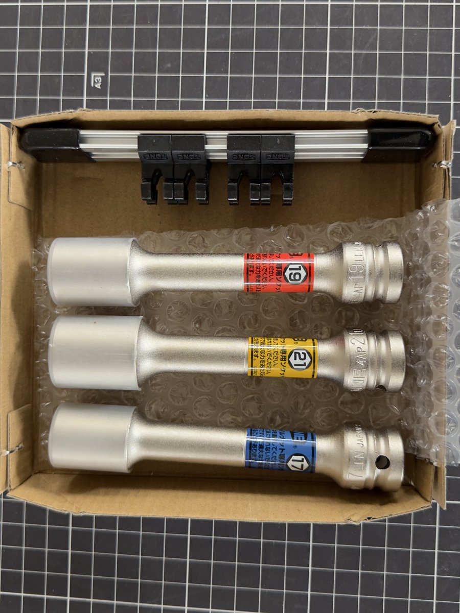 Kai_ZO6LS7's tweet image. #TONE
  #BluePoint
 
薄型インパクトソケットセット

TONE HAP403LLN

BluePointのこのモデルでも
かなり薄型なのだが・・・
更に薄いぞ🧐

アルミホイールでナットとの
クリアランスが狭い時に👍

多少の深リムでトルクレンチを
使う時にも良い長さかな👏